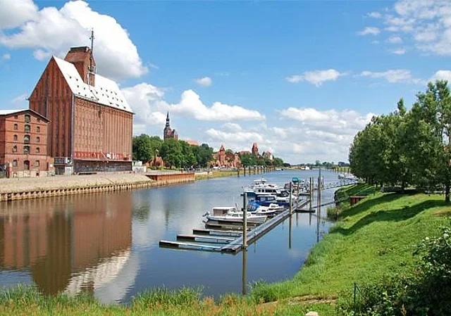 Tangermünde, Hafen und Speicher nach Nordost