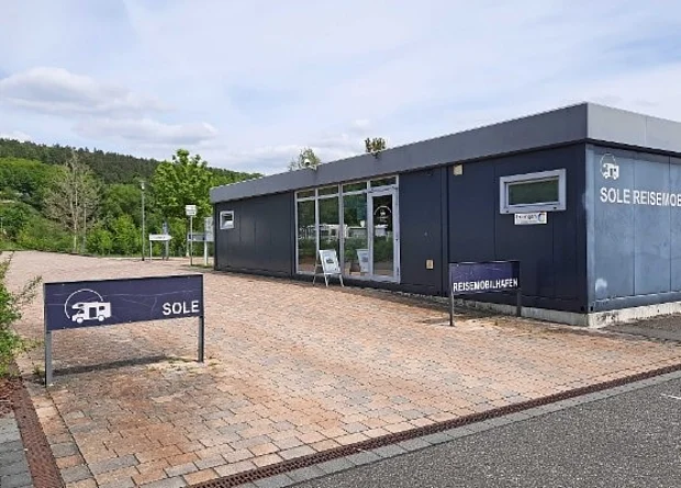 Reisemobilhafen „ErlebnisInsel Flößrasen“ Infogebäude 