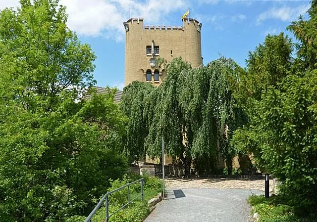 Wohnturm am Eingang, Südost