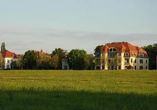 Elbwiesen Blasewitz, Bebauung Käthe-Kollwitz-Ufer