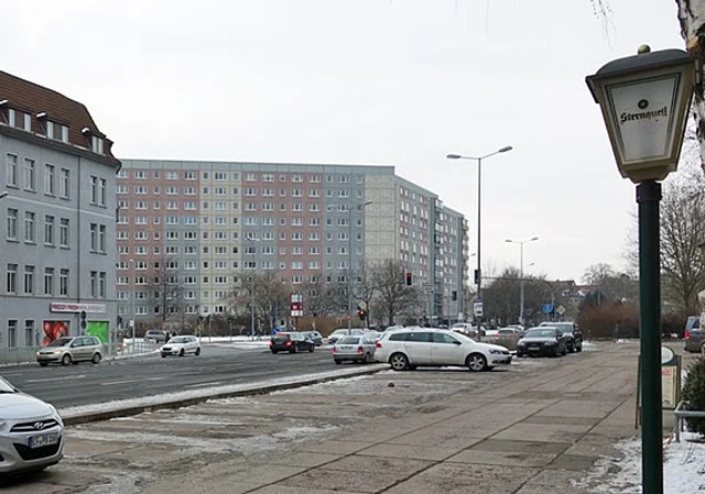 Juri-Gagarin-Ring, Blick zur Löberstraße