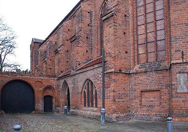 Kirche, aussen, Südost