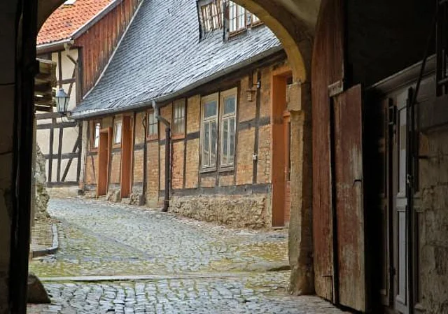 nördlicher Zugang zum westlichen Nebenhof