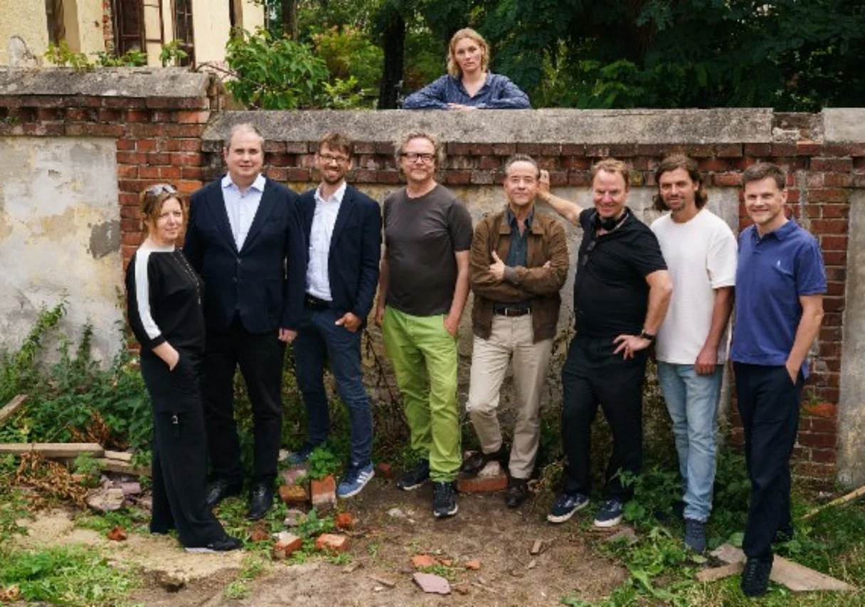 Team und Förderer am Set