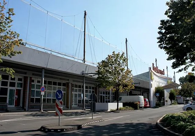 Sportplatzumzäunung, Eingang Kaufland