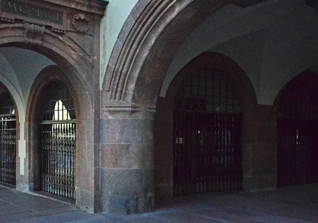 Gewölbegang, West-/Südseite