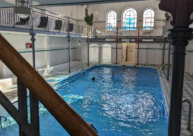Nordbad Dresden, Schwimmhalle