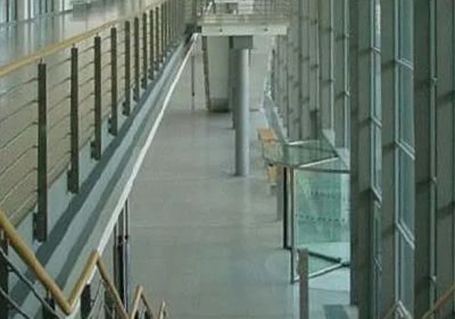Gang zur Halle 1