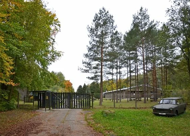 Militär-Museum Kossa, Eingang Museum, Unterkunftsgebäude 