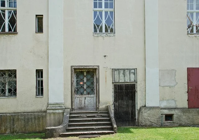 Neues Schloss Tangerhütte, Rückseite