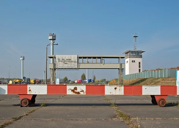 Rollschranke, Beschauerbrücke und Kommandoturm 
