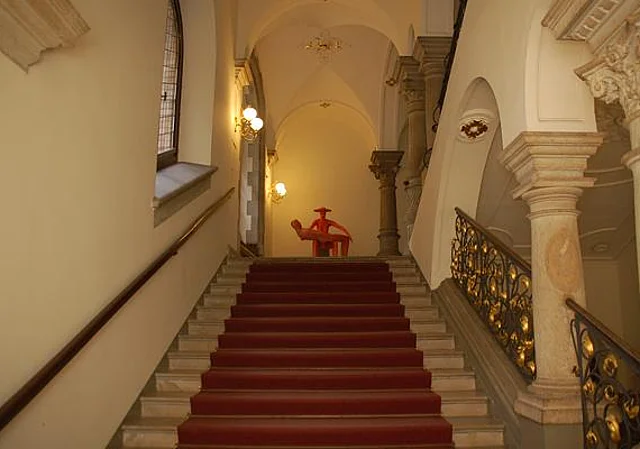 Haupttreppe zum 1. Obergeschoss