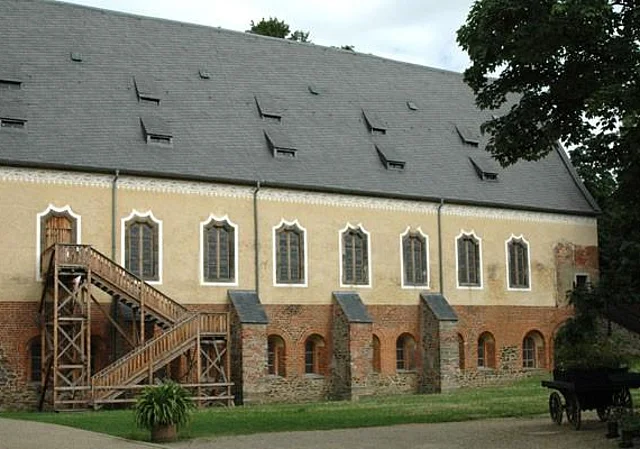 Konversenhaus, Westseite