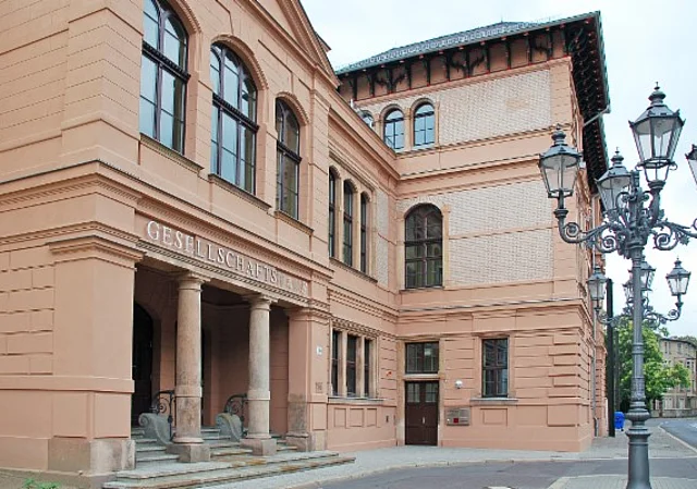 Gesellschaftshaus Magdeburg, Straßenseite, Eingang