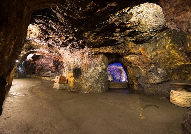 Wunschgrotte und Mützelburggrotte