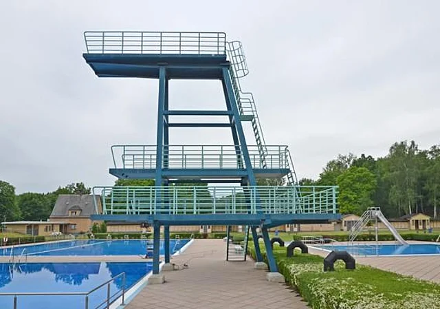 Sprungturm (3m, 5m, 10m)