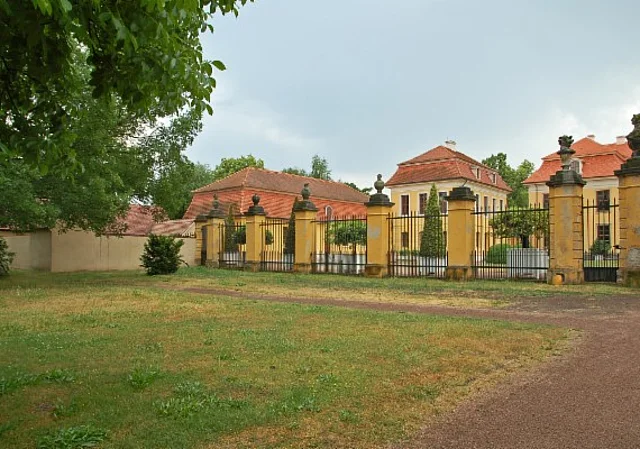 Schloss Mosigkau, Ehrenhof, Norden