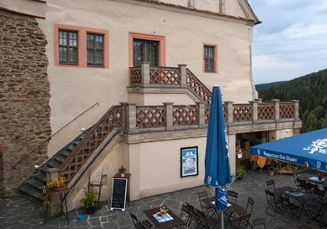 Außenbereich des Restaurants im Wohnflügel
