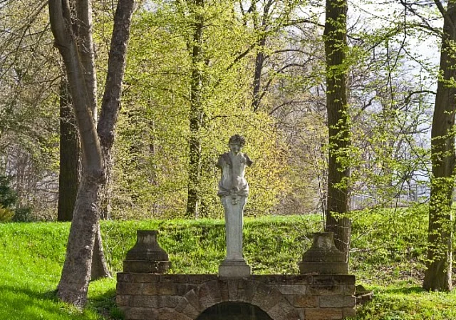 Schloss und Park Luisium, Faunen-Brunnen
