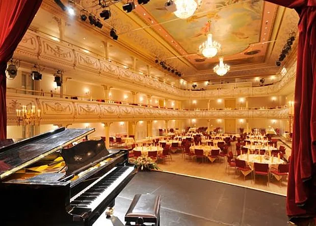 Kaisersaal Blick von der Bühne 