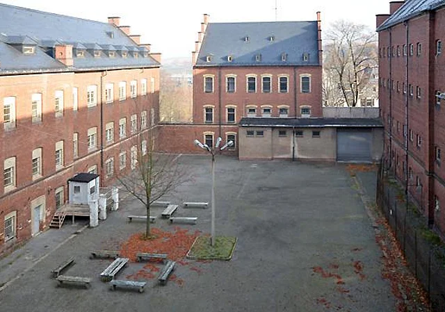 Gefängnishof, Blick auf den Ostflügel