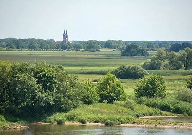 Blick über die Elbe nach Jerichow nach Südost