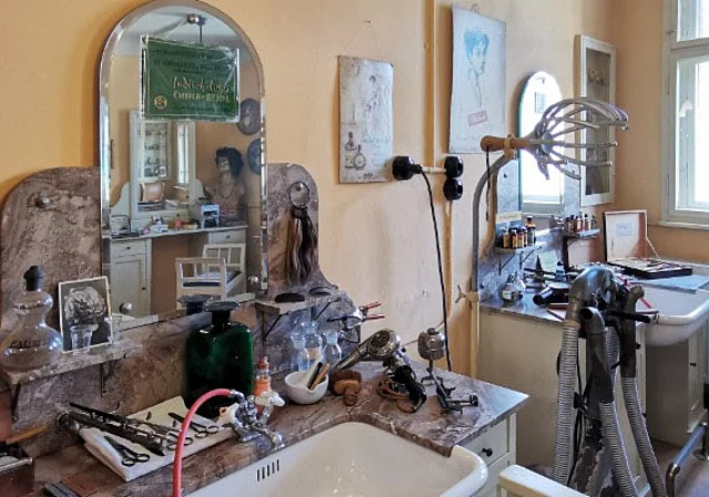 Damensalon Frisiertisch mit Haartrockengerät