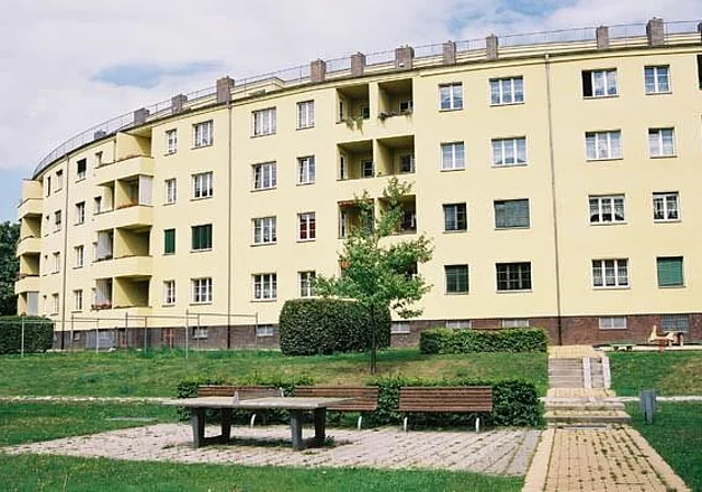 Nibelungenring, Hinterhof
