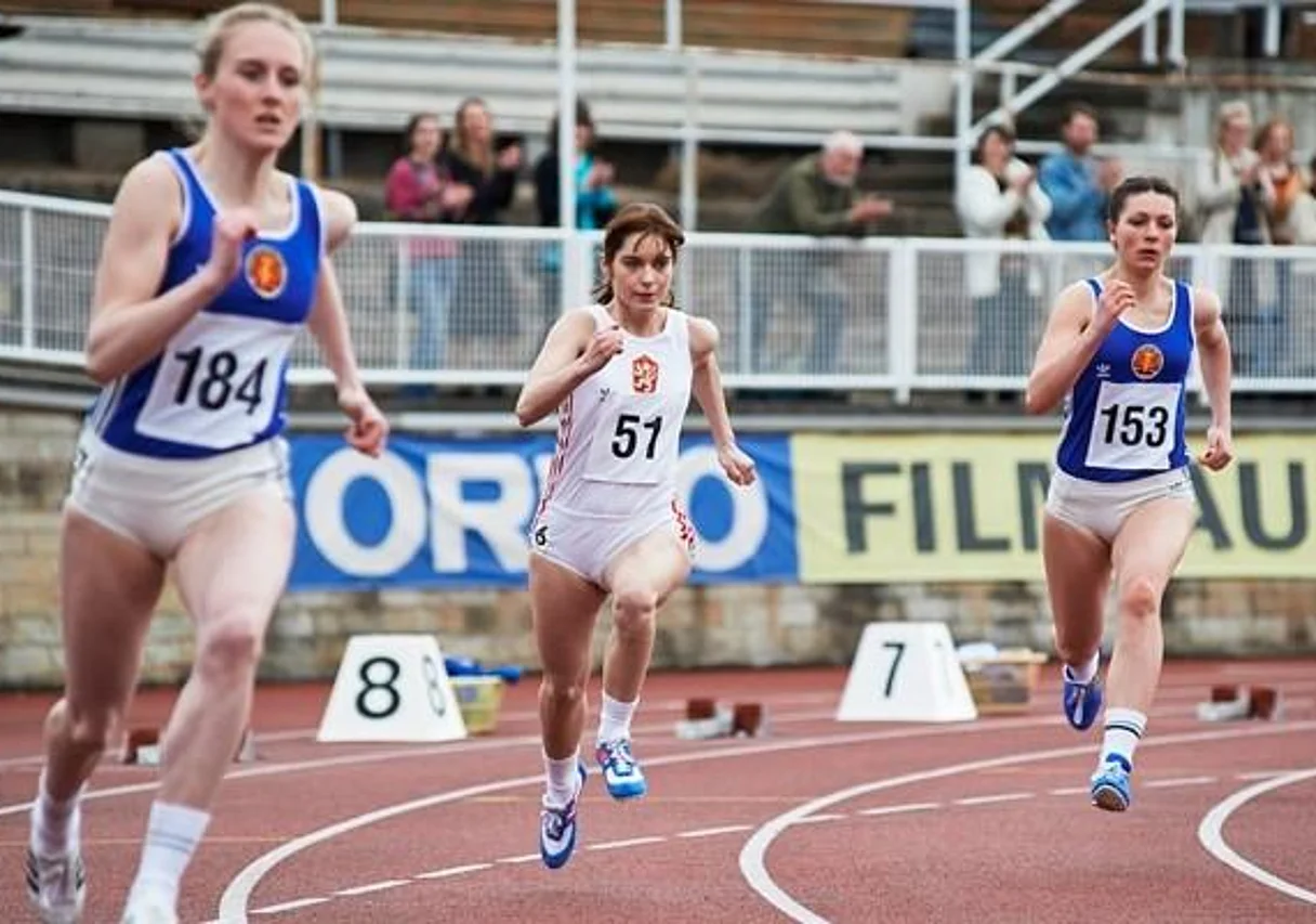 Judit Bárdos (2.v.l.) im Heinz-Steyer-Stadion Dresden