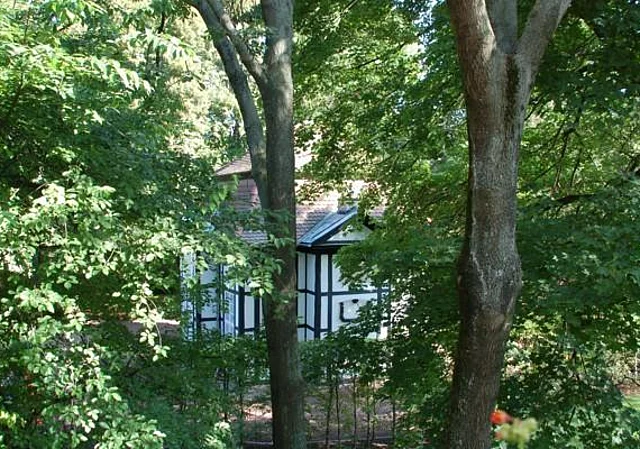 Ausblick von der Terrasse zum Pavillon nach Nordost
