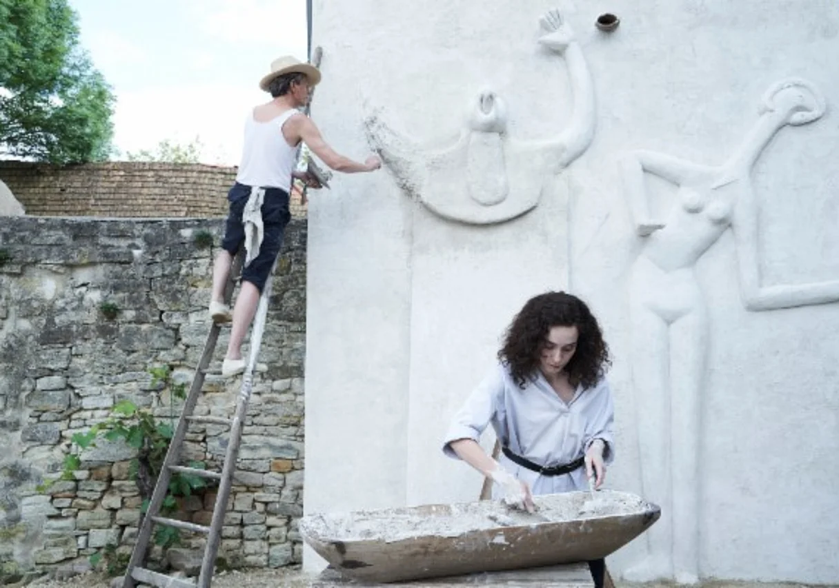 Alexander Scheer (Max Ernst), Olivia Vinall (Leonora Carrington) / Drehort Gerbstedt