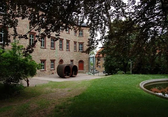 Südostflügel vom Park aus