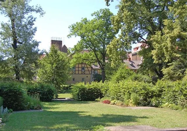 Durchblick zum Gutshaus
