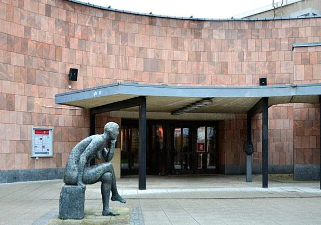 Haupteingang, Osten