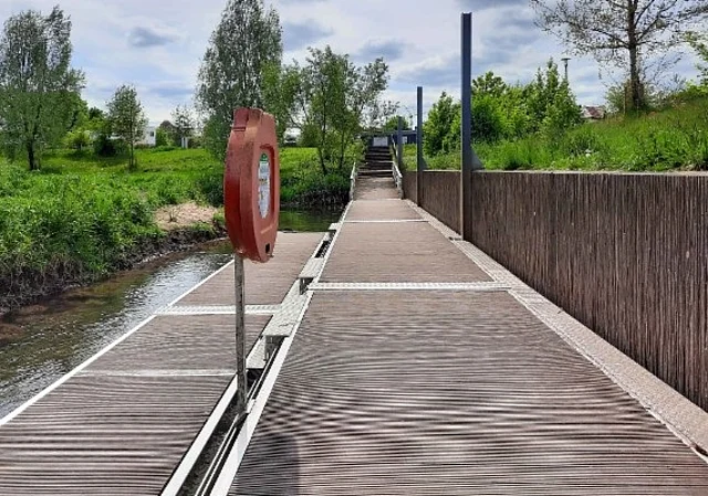 Reisemobilhafen „ErlebnisInsel Flößrasen“ Bootssteg