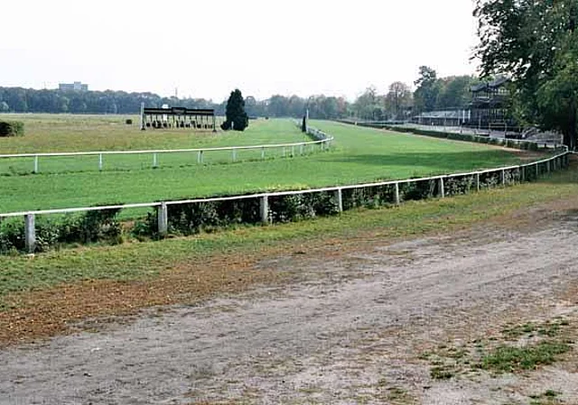 Blick von der Nebentribüne