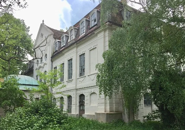 Schloss Königsborn, Hofseite
