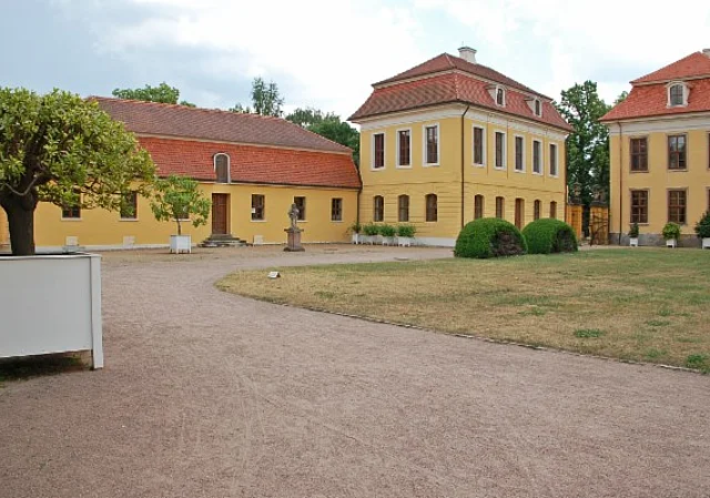 Schloss Mosigkau, Ehrenhof, Norden