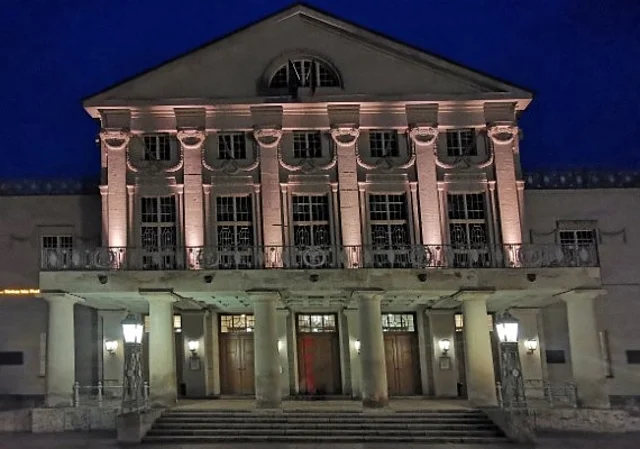Theater bei Nacht