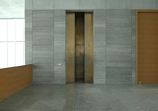 Personenaufzug in der Zentralen Halle