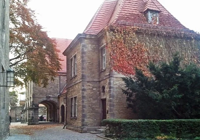 Verwaltungsbau, Osten