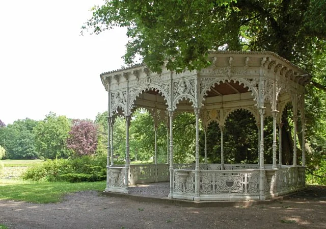 Schlosspark Tangerhütte, Kunstgusspavillion