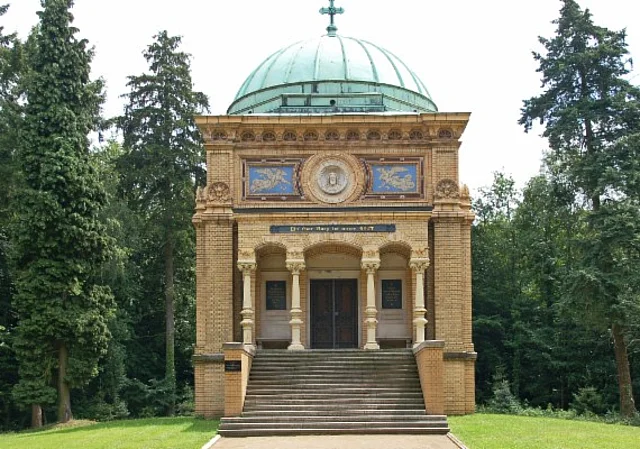 Schlosspark Tangerhütte, Mausoleum