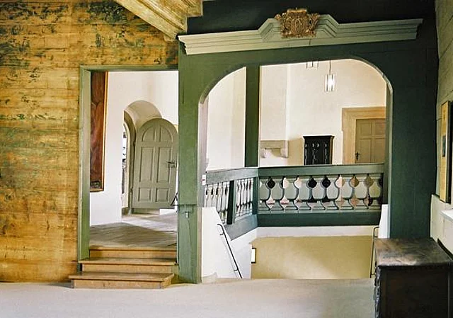 Blockstube und Barocktreppe