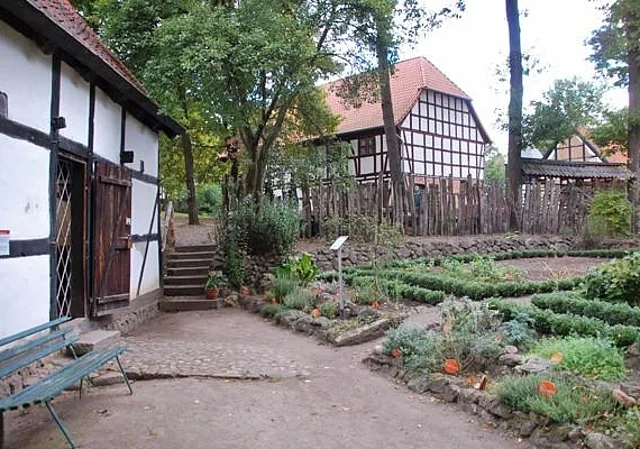 Hof Winkelstedt: Speicher und ländlicher Garten