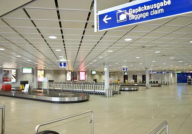 Gepäckbänder, Gepäckwägen