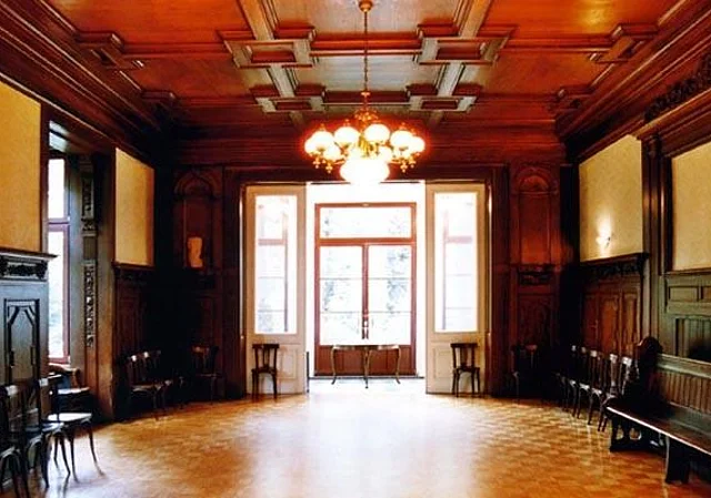 Saal, EG, Blick zum Wintergarten