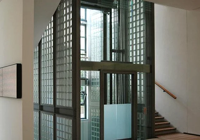 MCA, Fahrstuhl, EG