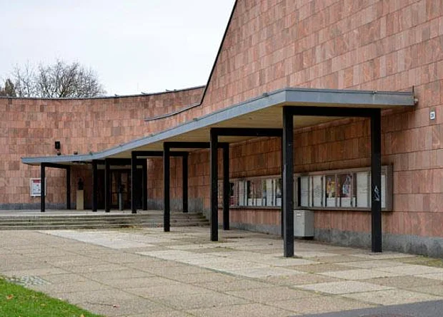 Vorplatz, Eingang 