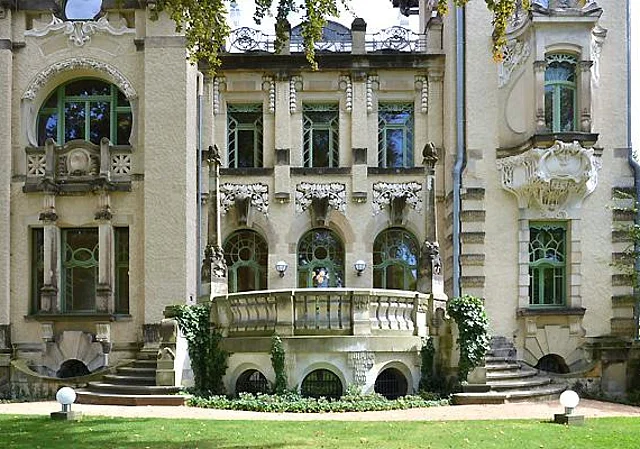 Westfassade, Freitreppe